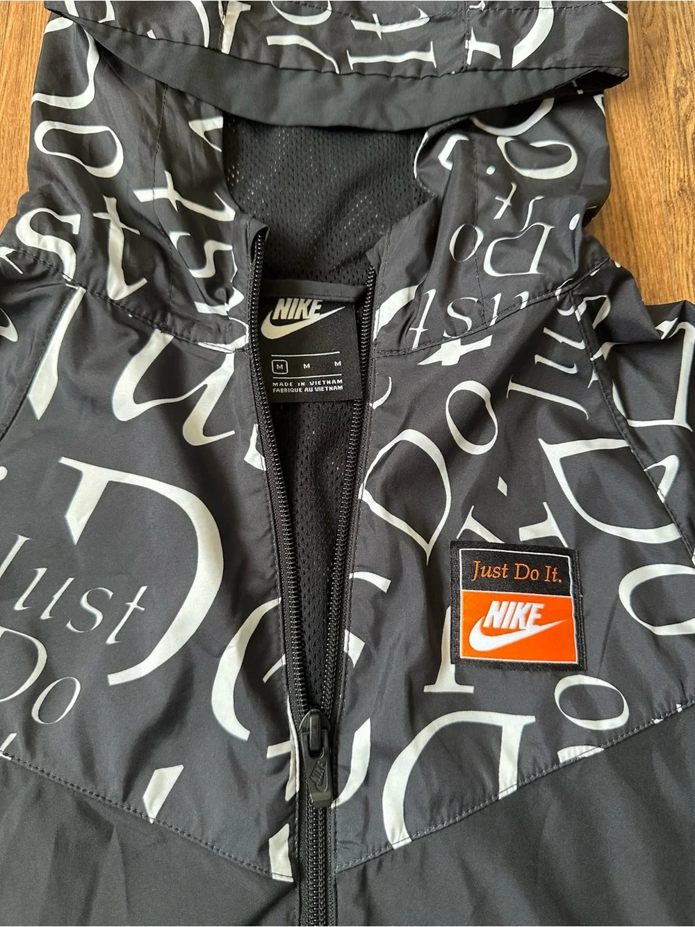 Nike Sportswear Windrunner Jacket Kids Size M White Black Swoosh Print Zip Hood